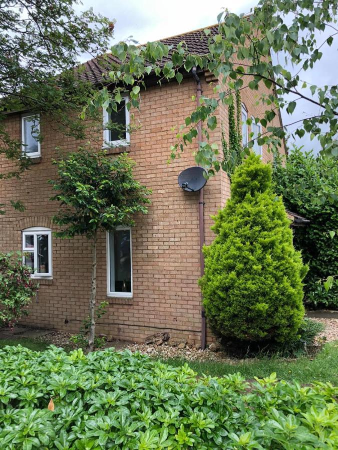 Rowan Tree Villa Aylesbury  Exterior foto